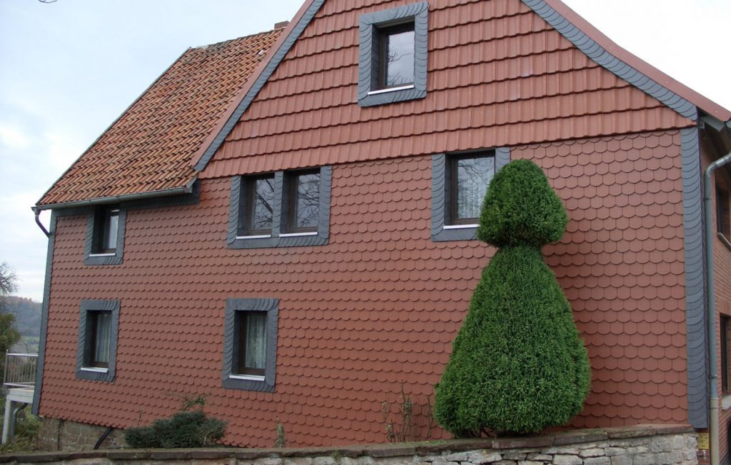 Biberschwanz-Giebel in Roringen, Arbeit der Engelhardt Dach & Wand GmbH