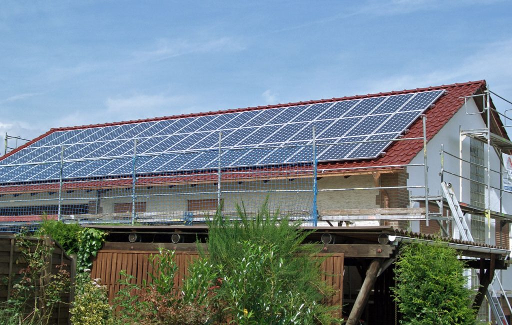 Installation von Photovoltaikanlagen durch die Engelhardt Dach & Wand GmbH