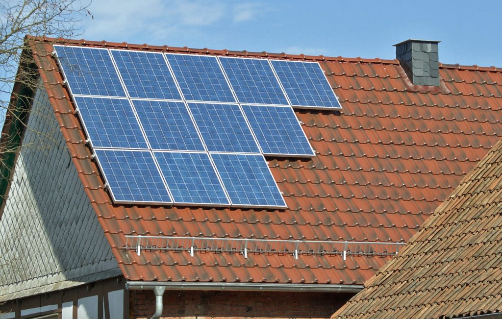 Installation von Fotovoltaikanlagen durch die Engelhardt Dach & Wand GmbH
