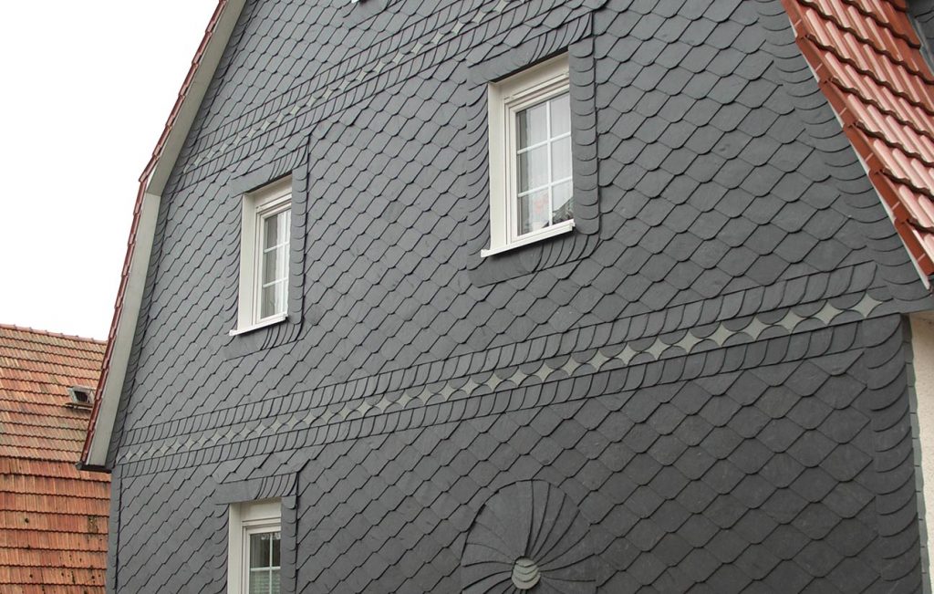 Naturschiefer-Fassade in Uder, Arbeit der Engelhardt Dach & Wand GmbH